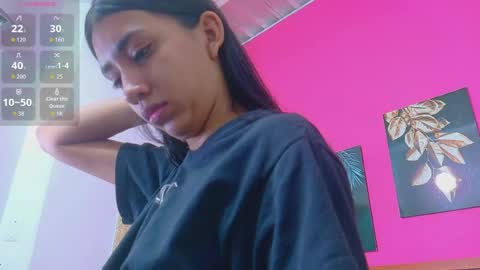 Snapshot of littlee_emilyy_ chatting on May 26, 12:56 pm Emily online show from May 26, 12:56 pm