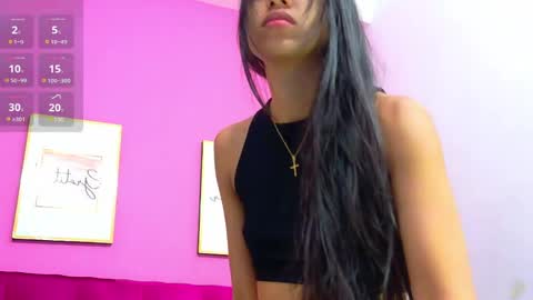 Snapshot of littlee_emilyy_ chatting on June 7, 12:42 pm Emily online show from June 7, 12:42 pm