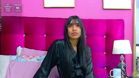 Snapshot of littlee_emilyy_ chatting on June 8, 12:47 am Emily online show from June 8, 12:47 am