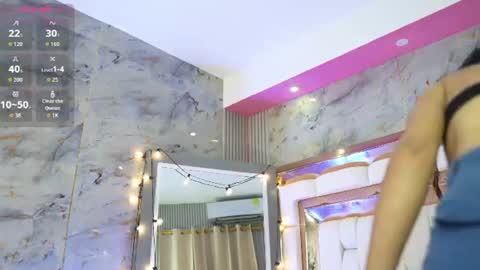 Snapshot of littlee_emilyy_ chatting on June 9, 1:01 pm Emily online show from June 9, 1:01 pm