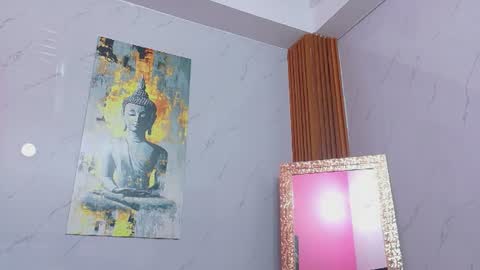 Snapshot of littlee_emilyy_ chatting on June 19, 12:53 pm Emily online show from June 19, 12:53 pm