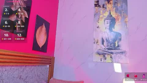 Snapshot of littlee_emilyy_ chatting on June 23, 12:58 pm Emily online show from June 23, 12:58 pm
