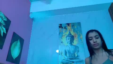 Snapshot of littlee_emilyy_ chatting on July 1, 1:02 pm Emily online show from July 1, 1:02 pm