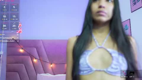 Snapshot of littlee_emilyy_ chatting on July 12, 7:49 pm Emily online show from July 12, 7:49 pm
