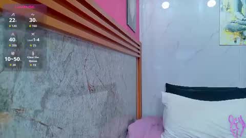 Snapshot of littlee_emilyy_ chatting on July 20, 1:02 pm Emily online show from July 20, 1:02 pm