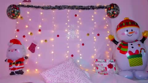 littlee_emma_ online show from December 23, 9:16 am