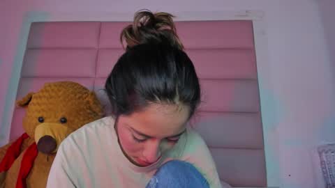 littlee_emma_ online show from December 23, 5:49 am