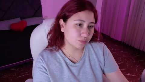 Snapshot of littlee_red chatting on June 8, 8:09 pm Angel online show from June 8, 8:09 pm