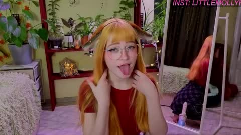 Snapshot of littlefoxyhole chatting on April 8, 2:33 am Molly online show from April 8, 2:33 am