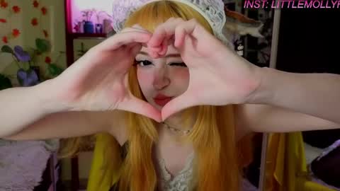 Snapshot of littlefoxyhole chatting on April 12, 4:39 am Molly online show from April 12, 4:39 am