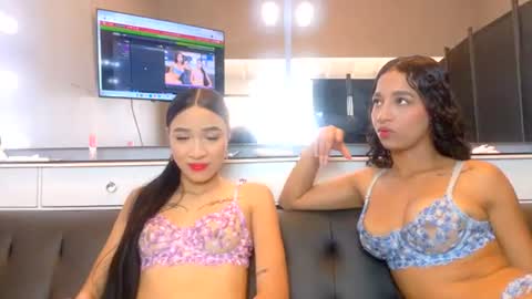 Snapshot of littlejennifer18 chatting on July 14, 1:50 pm Tip us ask our names online show from July 14, 1:50 pm