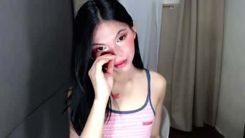 littlelace_ online show from February 25, 7:23 pm