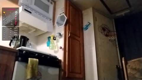 littleleo96 online show from October 13, 8:47 am