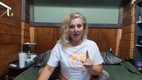 Snapshot of littlelisa1 chatting on May 11, 12:38 am lisanixs online show from May 11, 12:38 am