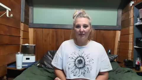 Snapshot of littlelisa1 chatting on May 13, 4:59 pm lisanixs online show from May 13, 4:59 pm