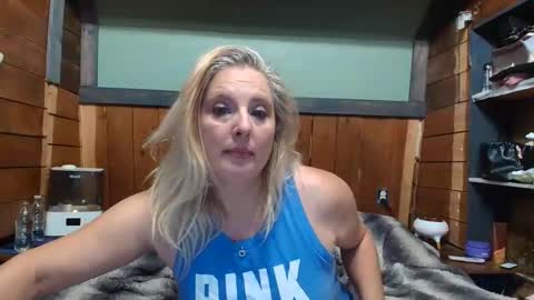 Snapshot of littlelisa1 chatting on May 26, 1:23 am lisanixs online show from May 26, 1:23 am