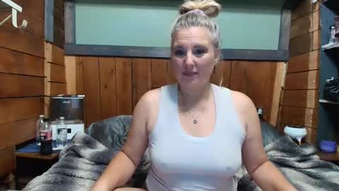 Snapshot of littlelisa1 chatting on May 28, 3:53 pm lisanixs online show from May 28, 3:53 pm