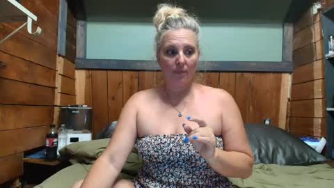 Snapshot of littlelisa1 chatting on June 16, 2:14 am lisanixs online show from June 16, 2:14 am