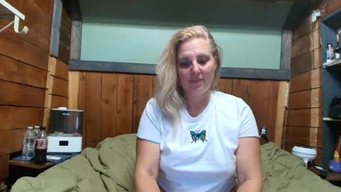 Snapshot of littlelisa1 chatting on June 21, 2:25 am lisanixs online show from June 21, 2:25 am