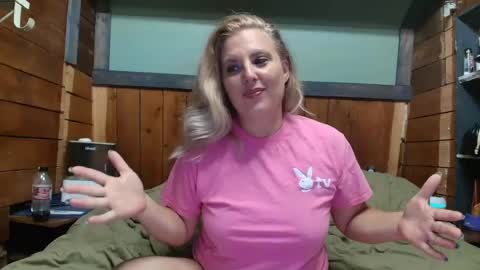 Snapshot of littlelisa1 chatting on June 22, 8:17 pm lisanixs online show from June 22, 8:17 pm