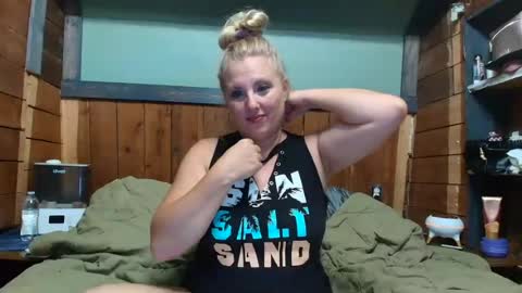 Snapshot of littlelisa1 chatting on July 6, 1:46 am lisanixs online show from July 6, 1:46 am
