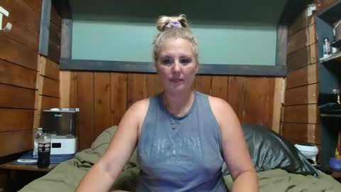 Snapshot of littlelisa1 chatting on July 10, 4:42 pm lisanixs online show from July 10, 4:42 pm