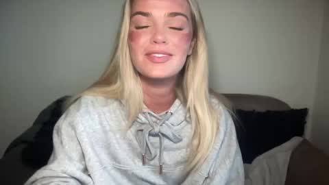 Snapshot of littlemaryjane19 chatting on January 10, 10:04 pm Marciabrady online show from January 10, 10:04 pm