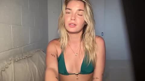 Snapshot of littlemaryjane19 chatting on February 18, 2:38 am Marciabrady online show from February 18, 2:38 am