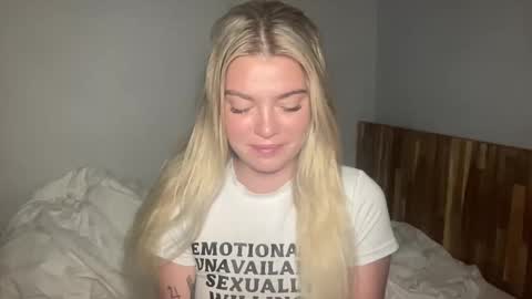 Snapshot of littlemaryjane19 chatting on April 9, 7:58 am Marciabrady online show from April 9, 7:58 am