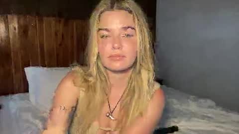 Snapshot of littlemaryjane19 chatting on May 26, 9:27 am Marciabrady online show from May 26, 9:27 am