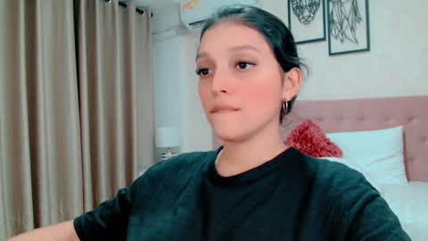 Snapshot of littlemolly_pregnant chatting on January 6, 4:36 am Sarahs Room online show from January 6, 4:36 am