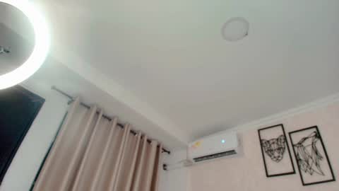 Snapshot of littlemolly_pregnant chatting on January 31, 11:45 pm Sarahs Room online show from January 31, 11:45 pm