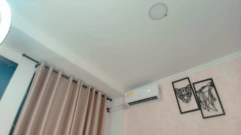 Snapshot of littlemolly_pregnant chatting on February 5, 6:13 am Sarahs Room online show from February 5, 6:13 am