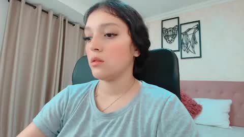 Snapshot of littlemolly_pregnant chatting on May 22, 1:57 am Sarahs Room online show from May 22, 1:57 am