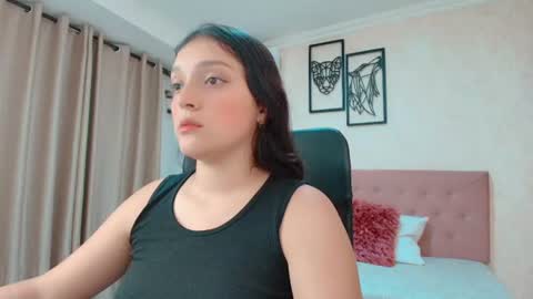Snapshot of littlemolly_pregnant chatting on June 26, 10:58 pm Sarahs Room online show from June 26, 10:58 pm