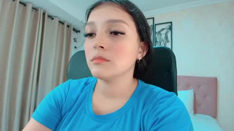 Snapshot of littlemolly_pregnant chatting on July 7, 11:42 pm Sarahs Room online show from July 7, 11:42 pm