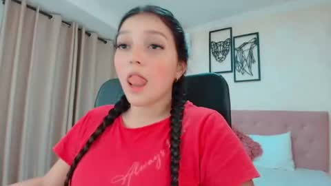 Snapshot of littlemolly_pregnant chatting on August 1, 9:46 pm Sarahs Room online show from August 1, 9:46 pm