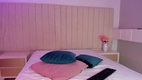 Snapshot of littleoliviia_ chatting on March 11, 2:01 pm im olivia IG littleolivia01 online show from March 11, 2:01 pm