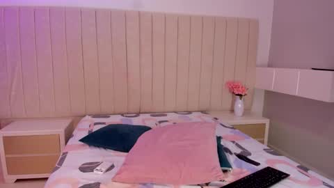 Snapshot of littleoliviia_ chatting on March 13, 1:51 pm im olivia IG littleolivia01 online show from March 13, 1:51 pm