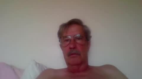 Snapshot of littlepetey17 chatting on October 25, 10:04 pm littlepetey17 online show from October 25, 10:04 pm