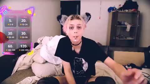 Snapshot of littlepinkcat chatting on June 18, 4:55 pm Felix online show from June 18, 4:55 pm