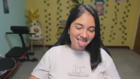 Snapshot of littleprety6969 chatting on January 14, 5:13 am Mia Wednesday to Sunday 730 am to 1030 am Colombian Hour D online show from January 14, 5:13 am