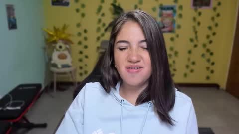 Snapshot of littleprety6969 chatting on February 20, 4:09 am Mia Wednesday to Sunday 730 am to 1030 am Colombian Hour D online show from February 20, 4:09 am