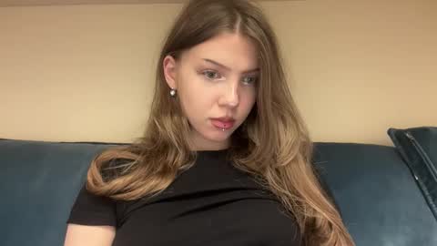 Snapshot of littleprincess3000 chatting on April 8, 8:42 pm littleprincess3000 online show from April 8, 8:42 pm