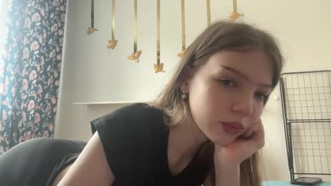 Snapshot of littleprincess3000 chatting on April 19, 8:13 am littleprincess3000 online show from April 19, 8:13 am