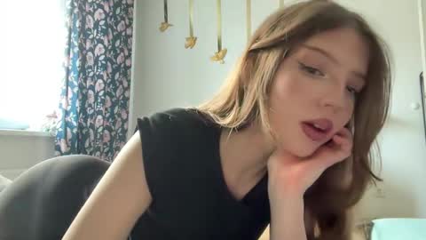 Snapshot of littleprincess3000 chatting on April 25, 1:03 pm littleprincess3000 online show from April 25, 1:03 pm