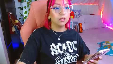 Snapshot of littlerouse_ chatting on February 20, 7:32 am Ruby Rouse online show from February 20, 7:32 am