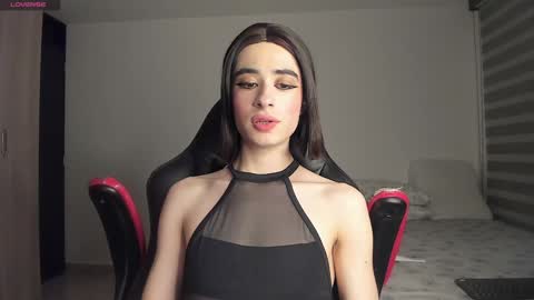 Snapshot of littlesissy_ chatting on December 4, 1:25 am Sofi online show from December 4, 1:25 am