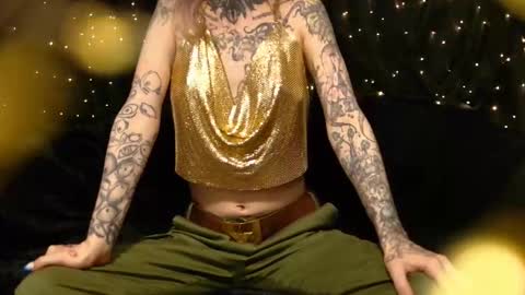 Niki  free tg channel with some photos gifs and info about streams  online show from October 27, 5:50 pm