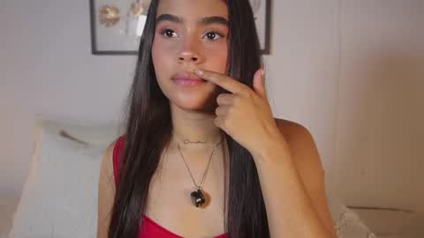 littletammy_ online show from May 2, 5:18 pm